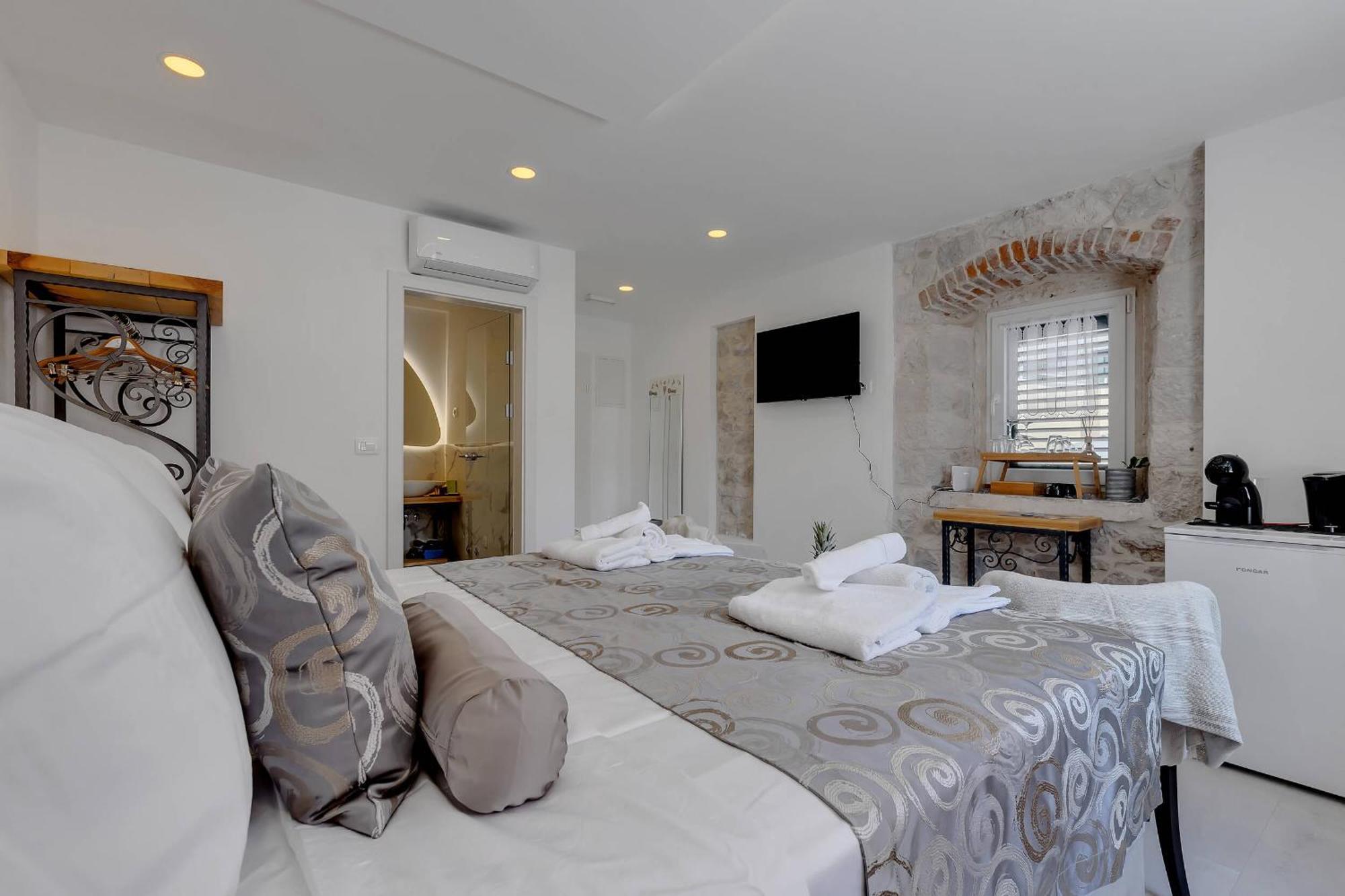 Luxury Rooms Palace B&B Makarska Esterno foto