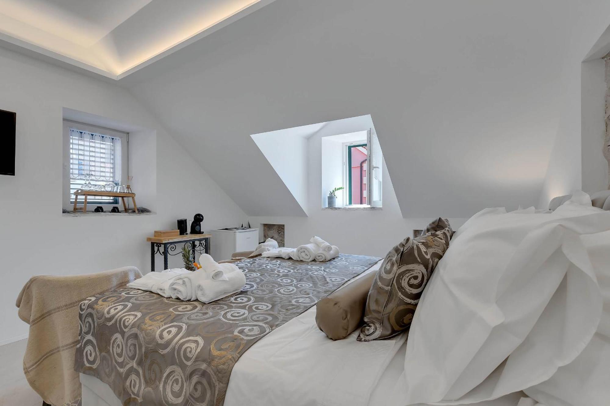 Luxury Rooms Palace B&B Makarska Esterno foto