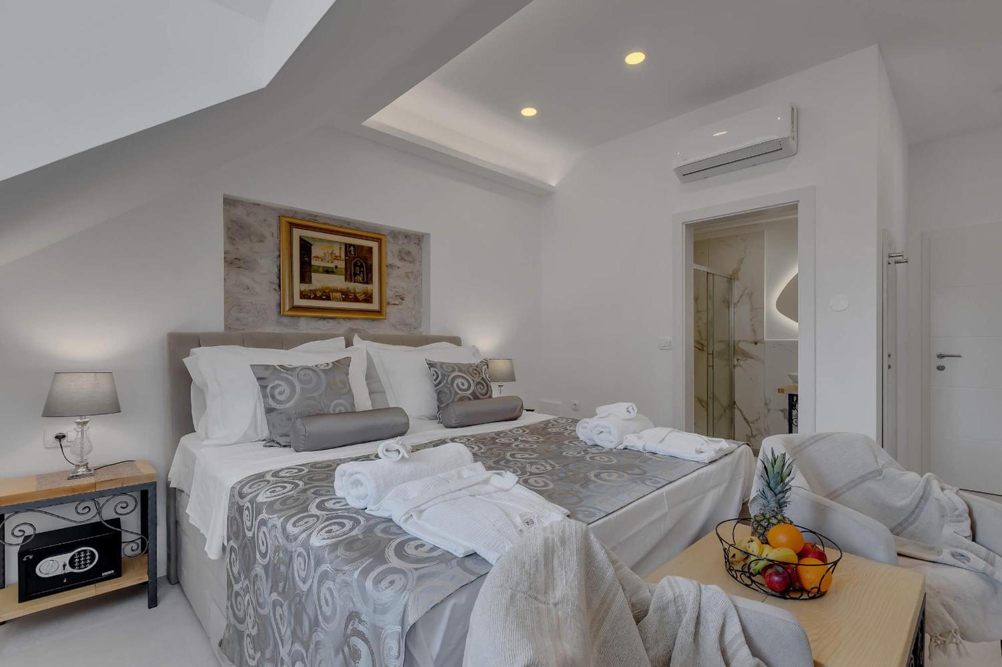 Luxury Rooms Palace B&B Makarska Esterno foto