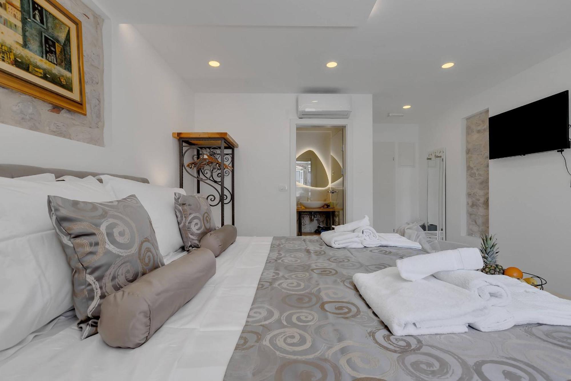 Luxury Rooms Palace B&B Makarska Esterno foto