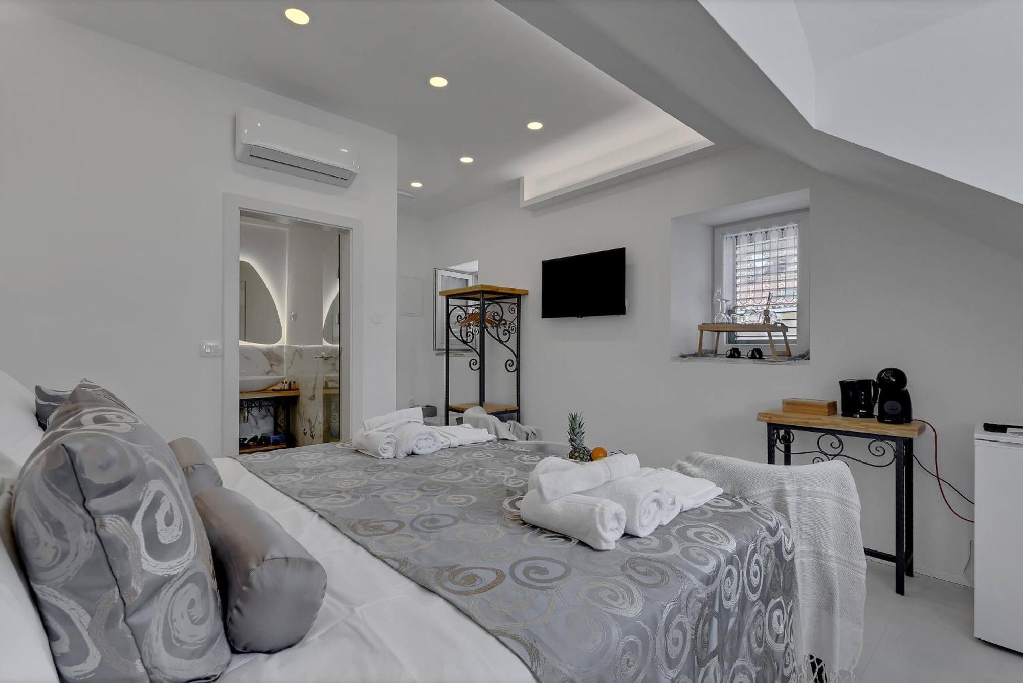 Luxury Rooms Palace B&B Makarska Esterno foto