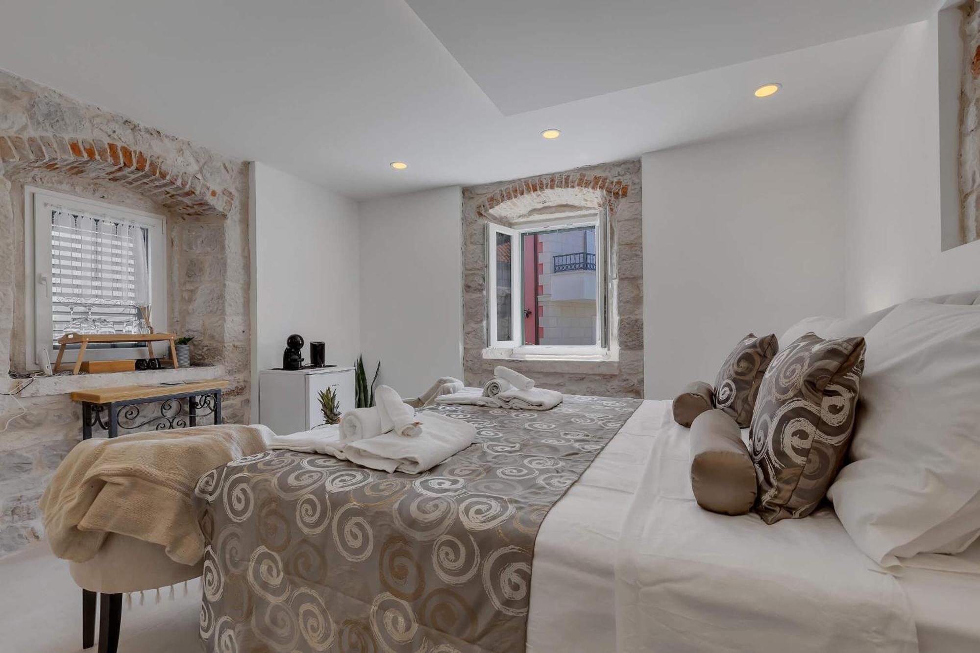 Luxury Rooms Palace B&B Makarska Esterno foto