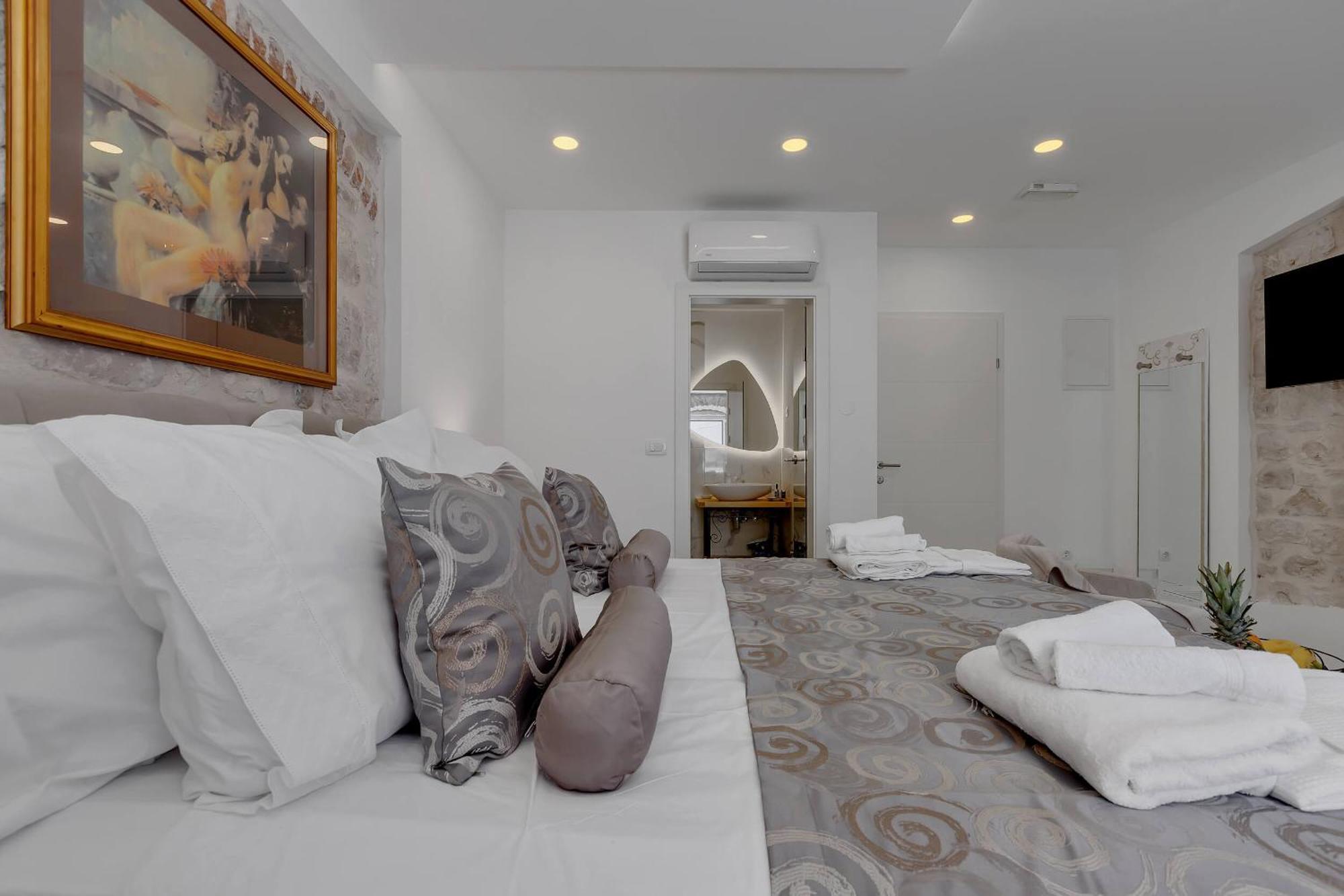 Luxury Rooms Palace B&B Makarska Esterno foto
