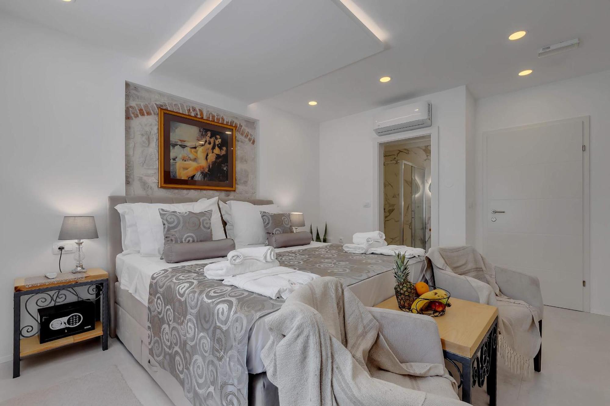 Luxury Rooms Palace B&B Makarska Esterno foto
